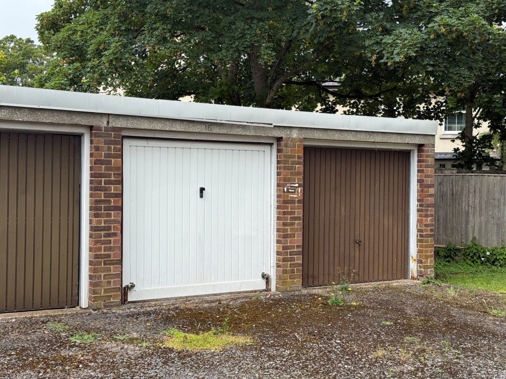 Lot: 9 - THREE LOCK-UP GARAGES IN ATTRACTIVE MARKET TOWN - Garages 16 and 17